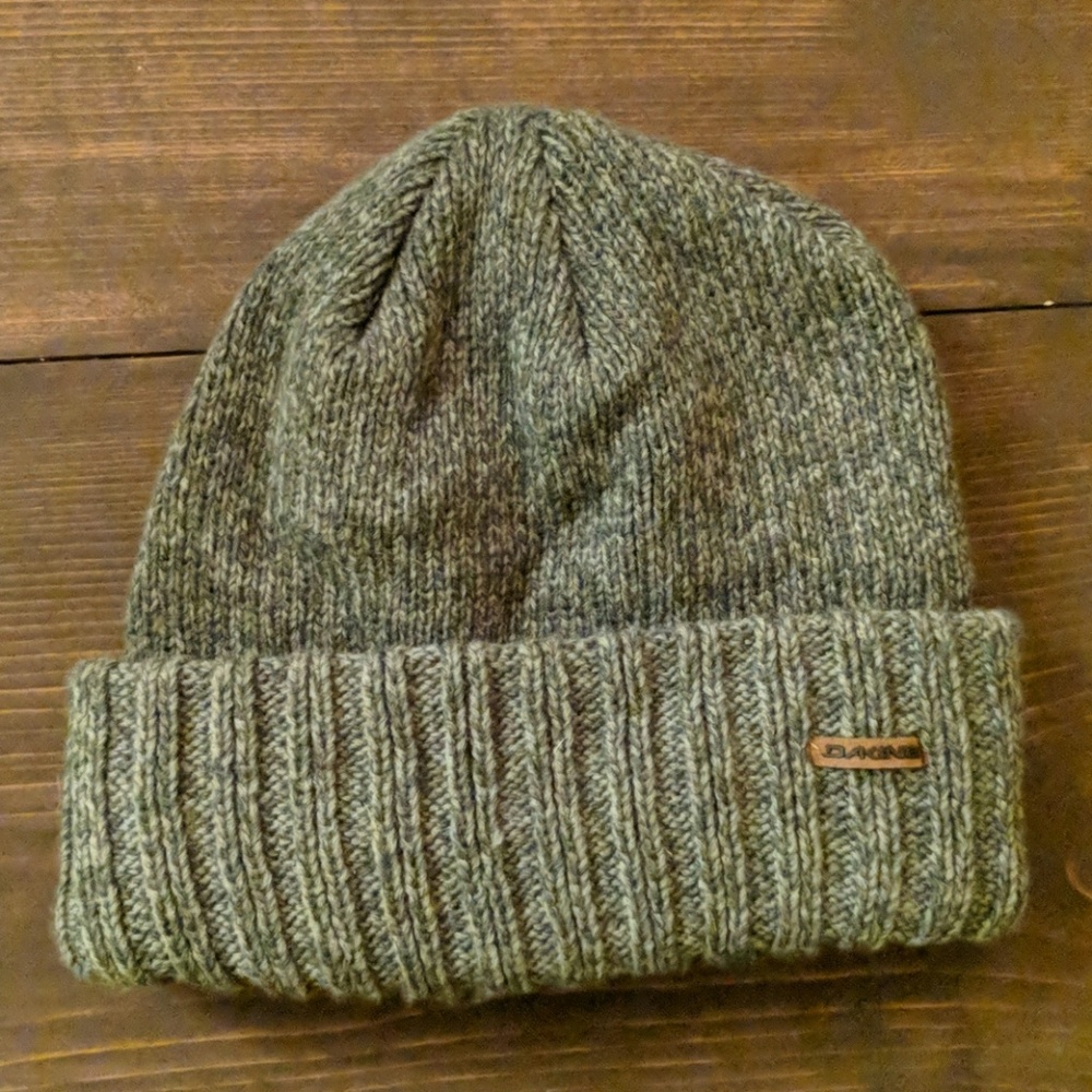 dakine fleece lined beanie